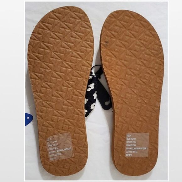 New Wave Zone Womens Flip Flops Slip On Black With White Floral Tan Size 11 - Picture 11 of 16
